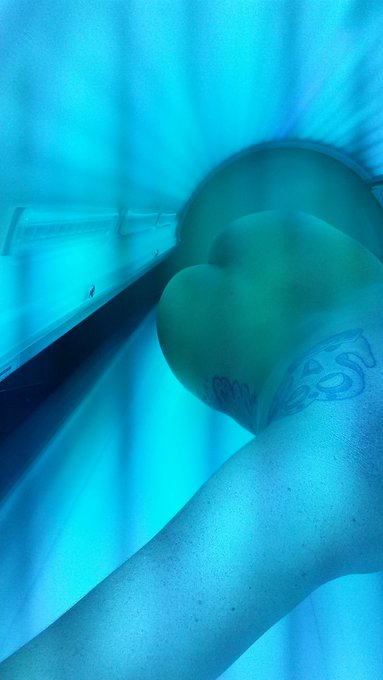 Just tanning my buns http://t.co/zDWCspnt8X