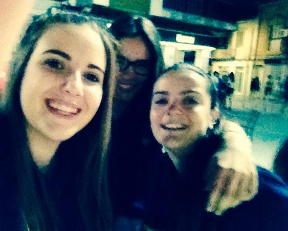 aliciamartineez's tweet photo. @mariafchust @MariaMunyoz7 lo admito , muchisimo😭 ai tanto lof que no puedo vivir sin vosotras #fallesja http://t.co/elTK7Fm9pD