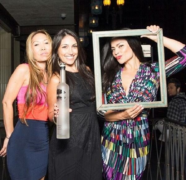 WhiteOakVodka's tweet photo. #TBT to our soft launch @cocolaurentla with these beautiful women! #ThrowBackThursday #ThisIsLiving #Vodka http://t.co/zRFfIrjakr