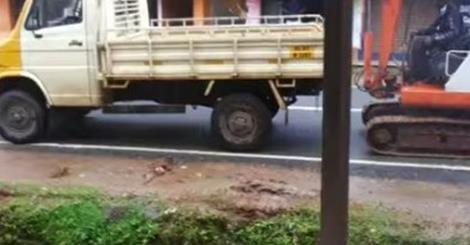 FotoMisterios's tweet photo. ¿Cómo subir una mini-excavadora a un camión sin rampa? Aquí tienes como lo hizo este hombre

http://t.co/Kn9RZ5C4W5 http://t.co/PExsy9duj6