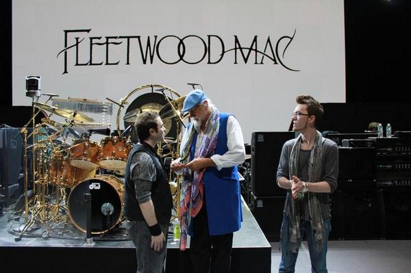 #ThrowBackThursday pic of us & Mick Fleetwood. @RichardDashut do you know that tall fellow? #FLEETWOODMAC #1Punter
