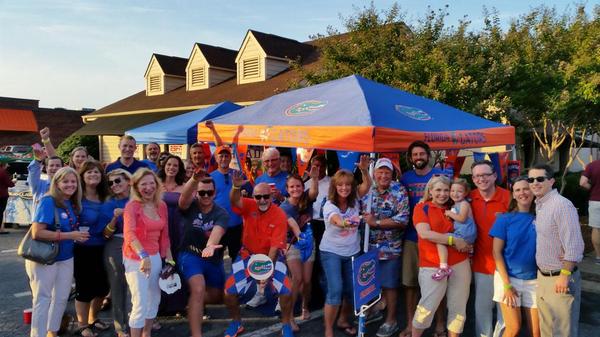 UpstateGators's tweet photo. Upstate Gator Club representing at the SEC Alumni Tailgate Bash #upstategators #ItsGreatUF http://t.co/6fErVokd83