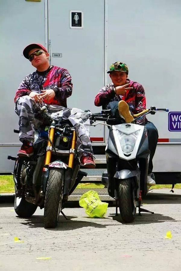 _adrian05gomez's tweet photo. con mi parcerito mas fiel  @Gonobikerreas1  #stuntrreas http://t.co/IIMQxrlkyF