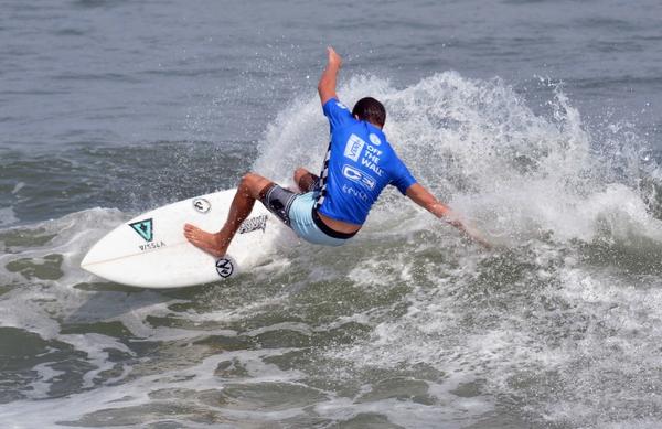 EasternSurfMag's tweet photo. Today @ECSCsurf, @codythompsonn &amp; @PhilGoold earned 2 highest heat scores of @asp @VANS_66 Pro http://t.co/8C9jdhc5im http://t.co/vzfJ3mF8Wl