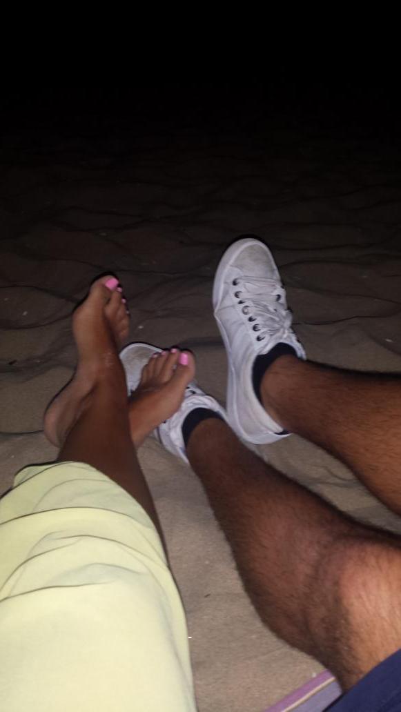 LadyAlba13's tweet photo. En la playa a las 2:05, esto si que es vida!! @adrianhandball http://t.co/gk50NI0exM