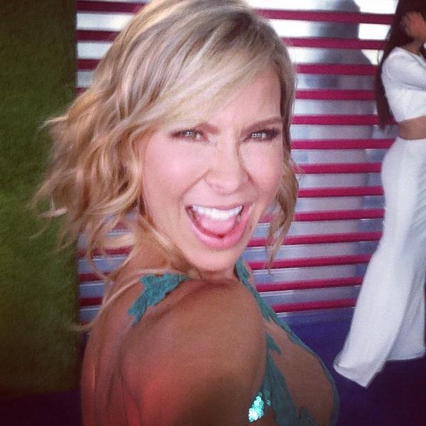 ¡<a href="/Aylin_Mujica/">Aylin Mujica</a> llego a la alfombra azul de #PremiosTuMundo con mucha energía! #selfie