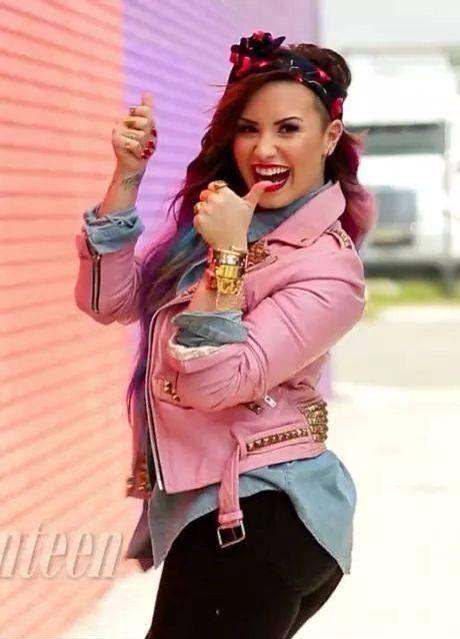 httpsgabsfor1D's tweet photo. Vote demi lovato <3 http://t.co/gGMiNdEYQo