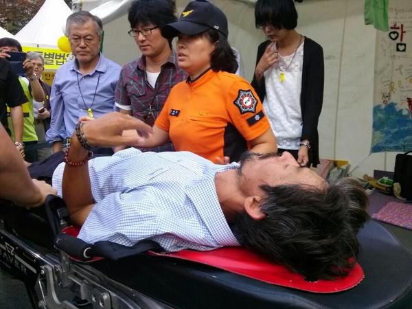 목숨을 건 단식 40일째 아침에 급격한 건강 악화로 병원에 실려가신 유민아빠 김영오님…

제발 아무 생각도 마시고 건강을 회복하셔야 합니다…

제대로 된 세월호 특별법 제정하라!