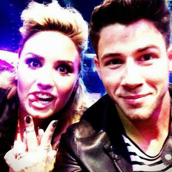httpsgabsfor1D's tweet photo. VOTE DEMI @ddlovato http://t.co/nZPbgEnO3t