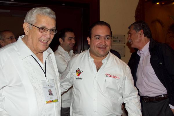 OdecabeNews's tweet photo. Héctor Cardona Pres ODECABE junto Gob. Estado de Veracruz, Dr. Javier Duarte, pres Comité Organizador #Veracruz2014 http://t.co/8LTS45GN0E
