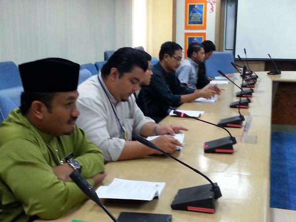 jpnperakoff's tweet photo. Bacaan Yaasiin &amp; tahlil sempena Hari Berkabung Negara pd 22.8.2014 @ bilik mesyuarat  @jpnmipoh @jpnm_official #1jpnm http://t.co/Ao7YZV8iPq