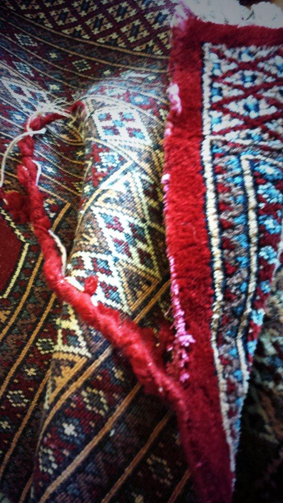 Allclean2's tweet image. Before and after pics of a rug repair we carried out earlier this week. allcleanuk.com