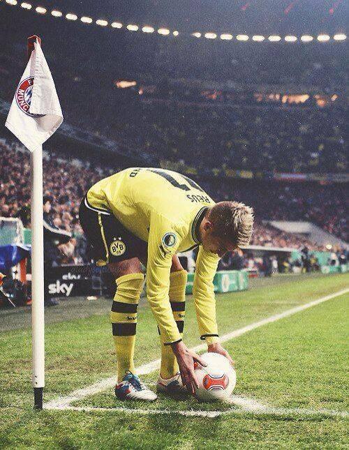 Futbol_Secretos's tweet photo. "La más grande aventura que puedes tomar es vivir tus sueños" - Marco Reus. http://t.co/bAb4QPUSrE