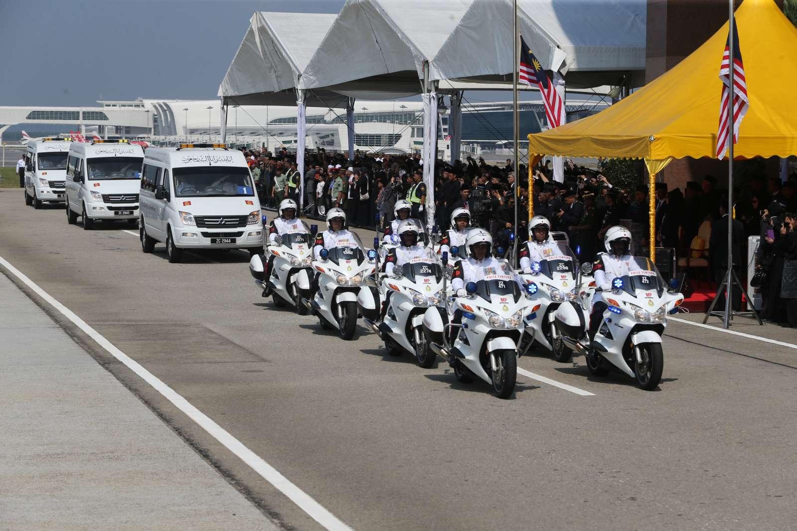 10 Gambar Ketibaan 20 Jenazah Di KLIA