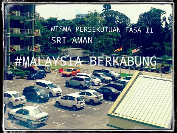 Bendera digantungkn sparuh tiang diperkarangan Wisma Psekutuan Sri Aman@KP_RELA <a href="/RINIBINTUPONG/">Rini Tupong</a> <a href="/VUN_86/">VUNPC</a> <a href="/RELA_Sarawak/">RELA Negeri Sarawak</a>