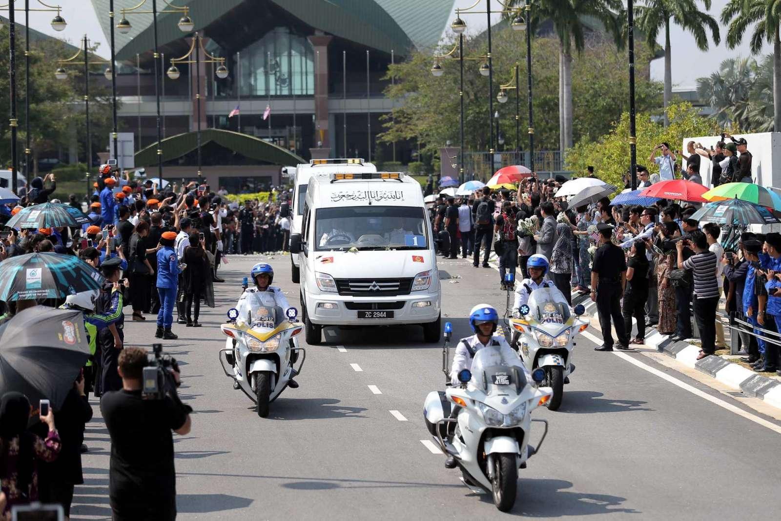 10 Gambar Ketibaan 20 Jenazah Di KLIA