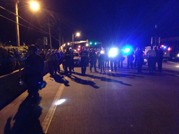 ByEliott's tweet image. Police make arrests. Unclear how many or why. Officer to gawkers: "Keep moving. Pretty please with a cherry on top."