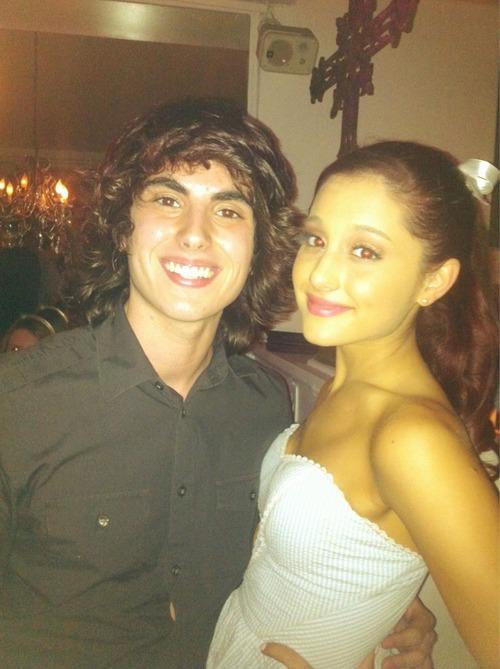 itseverlee's tweet photo. “@CatchMeGxmez: remember when @RickyFicarelli met @ArianaGrande http://t.co/mFCJRLjTOj” @RieleyMoeller 😍