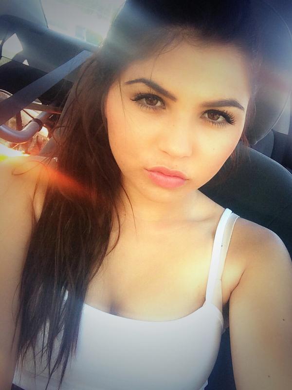 _brinnna's tweet photo. #RandomCarSelfie http://t.co/NMnh7GX9wo
