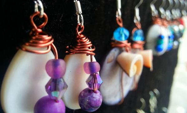 SnyderFallon's tweet image. This Saturday 20% off on all beaded Earrings @ Southwest Plaza Farmers Market in Littleton, CO 8am-2pm (720) 530-1306