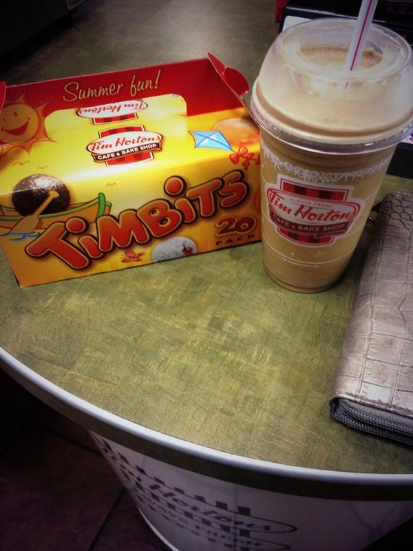 Hnwilson97's tweet photo. Craving Timmy's at 10pm. #TimHortonsProbs #45mindrive #LateNightThoughts #yummy http://t.co/IYNJjGXmCh
