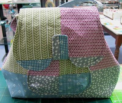 TNeedleCraft's tweet photo. Nearly finished!! Premium Bond Bag by Charlie's Aunt. Had to use this Kkka fabric!!! http://t.co/PJPGBJsKHF http://t.co/JfUd3KLA10
