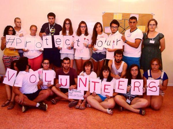 DaniVilcheZ_'s tweet photo. "@CRE_Juventud: En la #EV14 pedimos protección para nuestro voluntariado. Ni una muerte más #ProtectOurVolunteers http://t.co/7sWODNq2GZ"