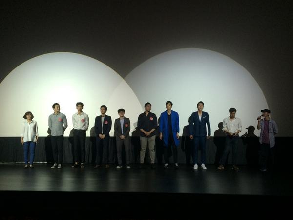 <#야간비행> VIP시사 전 깜짝 무대인사! 이송희일 감독, 배우 곽시양, 이재준, 최준하, 김창환, 이익준, 이건희, 윤건일, 박미현(오른쪽부터) 입니다....