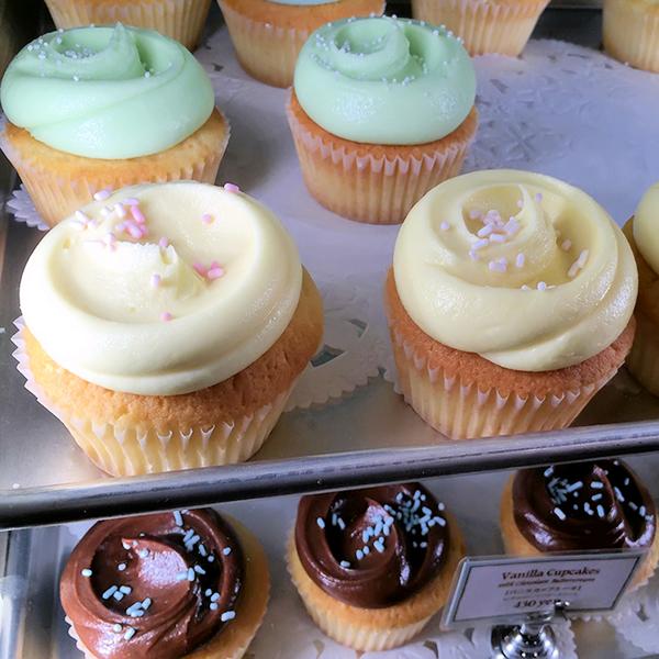 Tokyo Fashion Can T Stay Away From The Magnolia Bakery In Harajuku マグノリアベーカリー 原宿 Cupcakes Http T Co W736e9htx7