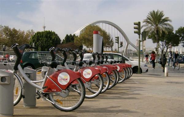 Seviocio's tweet photo. #CNN sitúa a #Sevilla como la segunda mejor del mundo para la bici. | http://t.co/eqdRJV8JLL 
#Culturasev #Sevillahoy http://t.co/xIbj7kf3mv