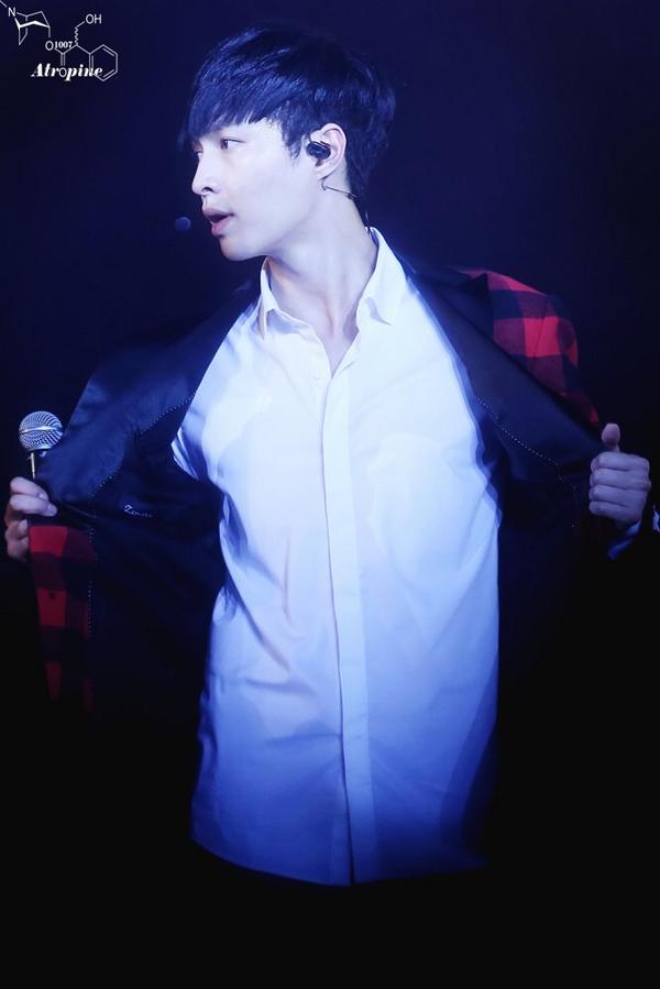 atropine1007's tweet photo. 140818 NANJING LAY 3 http://t.co/Ryp6eBNwfG