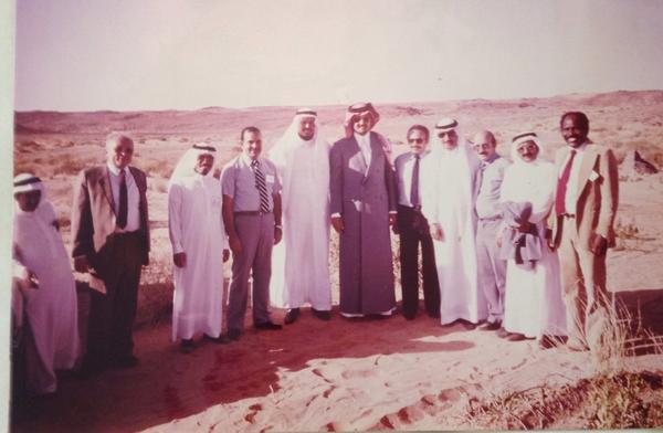 alrobai28's tweet photo. صور لبعض اعضاء الجمعية السعودية لعلوم الحياة في ضيافة غداء بحضور سمو الامير سعود الفيصل بعد جولة علمية في الثمامة. http://t.co/SIsNEZx3pD