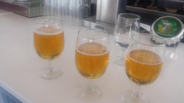 5Mohedano's tweet photo. Buenos días desde la costa como sigamos aquí mucho tiempo escapamos mal . Tanto pescado y tanta cerveza no puede ser http://t.co/S5obE6L229