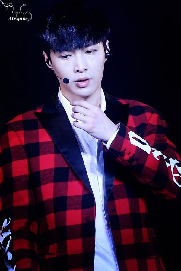 atropine1007's tweet photo. 140818 NANJING LAY 5 http://t.co/7wT3llZam3