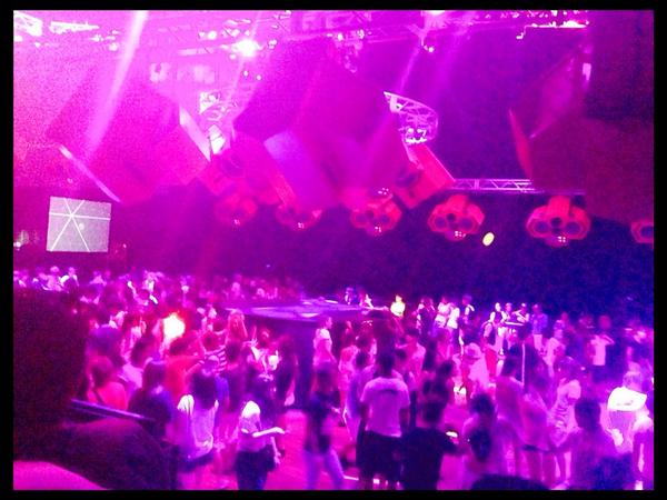 dj_miku_719's tweet photo. 《THE DREAM WORLD》
スケールがやばい！！！
とっても楽しかった💖
新木場スタジオコーストでDJできて感動です😂🙏
すごく勉強になりました。
段々盛り上がってきて後ろ髪をひかれる思いでダンスに向かいます…😊 http://t.co/DNZ7pKhXvK