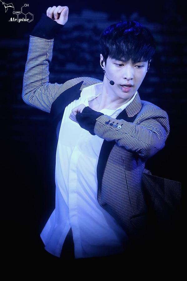 atropine1007's tweet photo. 140818 NANJING LAY 11 http://t.co/10M4tIV7uR