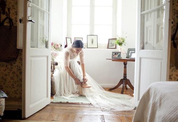 Descubre los detalles de la bucólica boda de Belén y Juan en Cantabria en <a href="/casildasecasa/">Casilda se casa</a>. bit.ly/1vpW61S