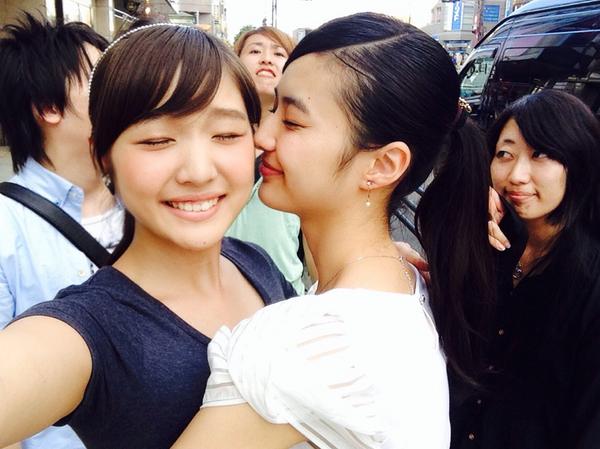 ロケ終了〜！！！
もえとスタッフさんとはいちーず♡

インタビュー協力してくれた皆さんありがとう〜！声かけてくれた方もありがとう〜！ http://t.co/9Ot04Bnf53