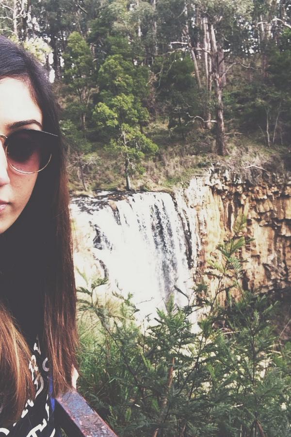 Sometimes, the simplest way to soothe your soul is to let the world exist in front of you. 🌻🌾🍁