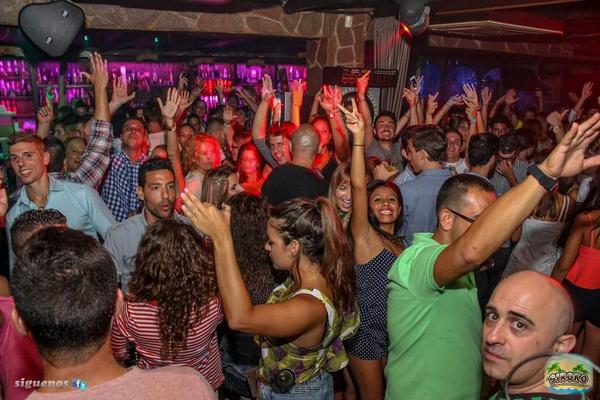 pubsiroko's tweet photo. Esta Noche De Viernes Repetimos Llenazo... ya sabes donde! #Siroko #WeLoveFridays @PakoMartinezFL Dj Invitado! 🔥💦💦 http://t.co/kR6aAhAHfi