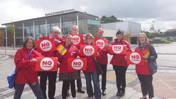 AnneMcGuire97's tweet photo. Afternoon campaigning in Raploch Stirling. #nothanks, #unitedwithlabour, #indyref, @KaindeManji, @BoydJohanna1 http://t.co/mMJnJbWVYp