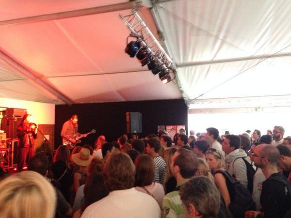 labodecuriosite's tweet photo. La foule pour @CampClaude a #RockEnSeine ! http://t.co/oc6HA0syM7