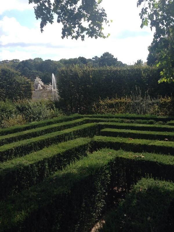 Tante_Paula's tweet photo. Wie werde ich ihn los in 30 Schritten...? #Schönbrunn #viennaiscalling http://t.co/WazNV2FA4W