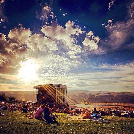 whit_mills's tweet photo. One. Week. @DMBGorgeCrew #cantwait #sixsets #LoVE http://t.co/8oriFQ3gHo