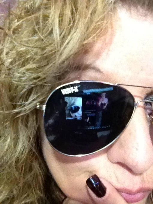 Hier findest Du mich online:-) Kussi Claudi - SO geht Milf! http://t.co/VHu4dzPJEF http://t.co/5NEGi