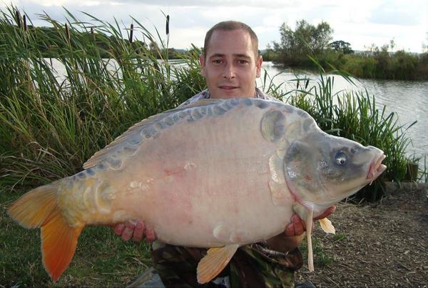Alan pinner with casper at 30lb 2oz from oak lake #cokingfarm