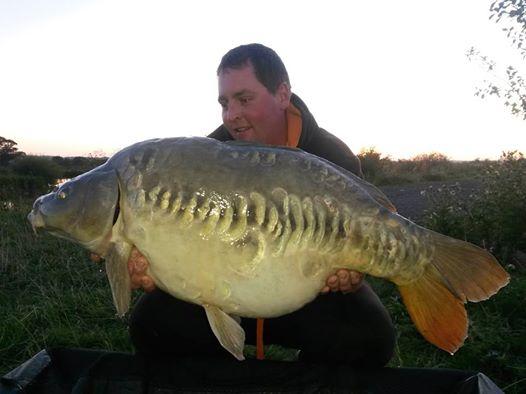 Matt Eaton with the linear at 30lb 2oz from oak lake #cokingfarm #velocitybaits
