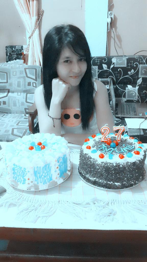 luvchoy's tweet photo. Yesterday was my birthday alhamdulillah 27 years old im growing up or probly getting old lol 😝 http://t.co/aIulyUinoa