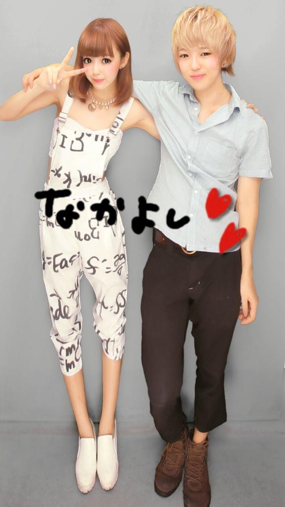 藤田 ニコル にこるん 今日は10ヶ月だから一緒に 美味しいお肉食べた本当美味しかった いますぐにでもたべたいとりあえず ぷりとった謎のなかよしプリクラ お互い引きつりすぎwwww Http T Co Qyy1rqvmko