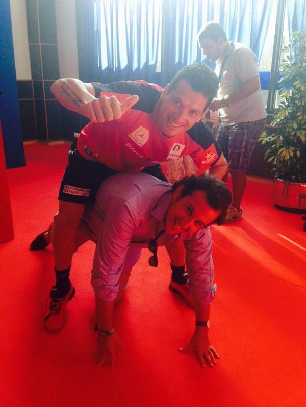 TitoAllemandi's tweet photo. Yo ya tengo mi foto con carlewis para el concurso de @paquito_navarro http://t.co/QQEbdJLy9d